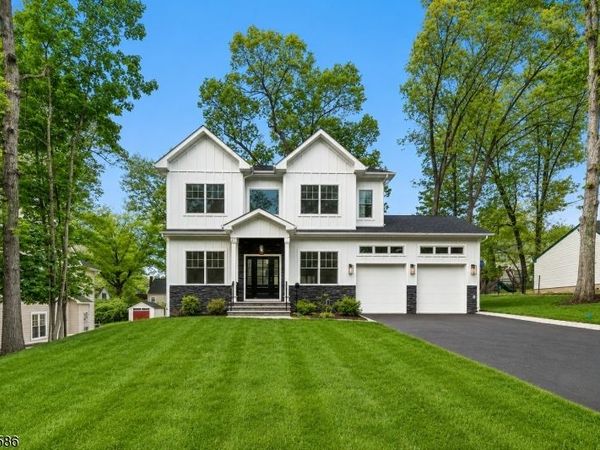 21 Maplewood Dr, Livingston, NJ 07039
