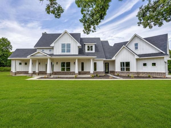 247 Silver Lakes Drive , Sunset, TX 76270