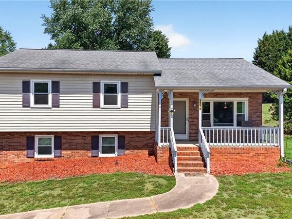 5378 Buxbury Court , Walkertown, NC 27051