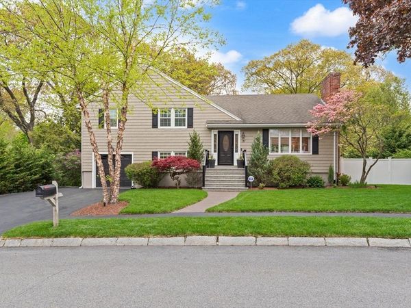 21 Buckingham Drive, Reading, MA 01867