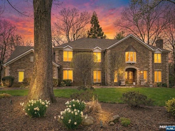 24 Country Club Way, DEMAREST, NJ 07627