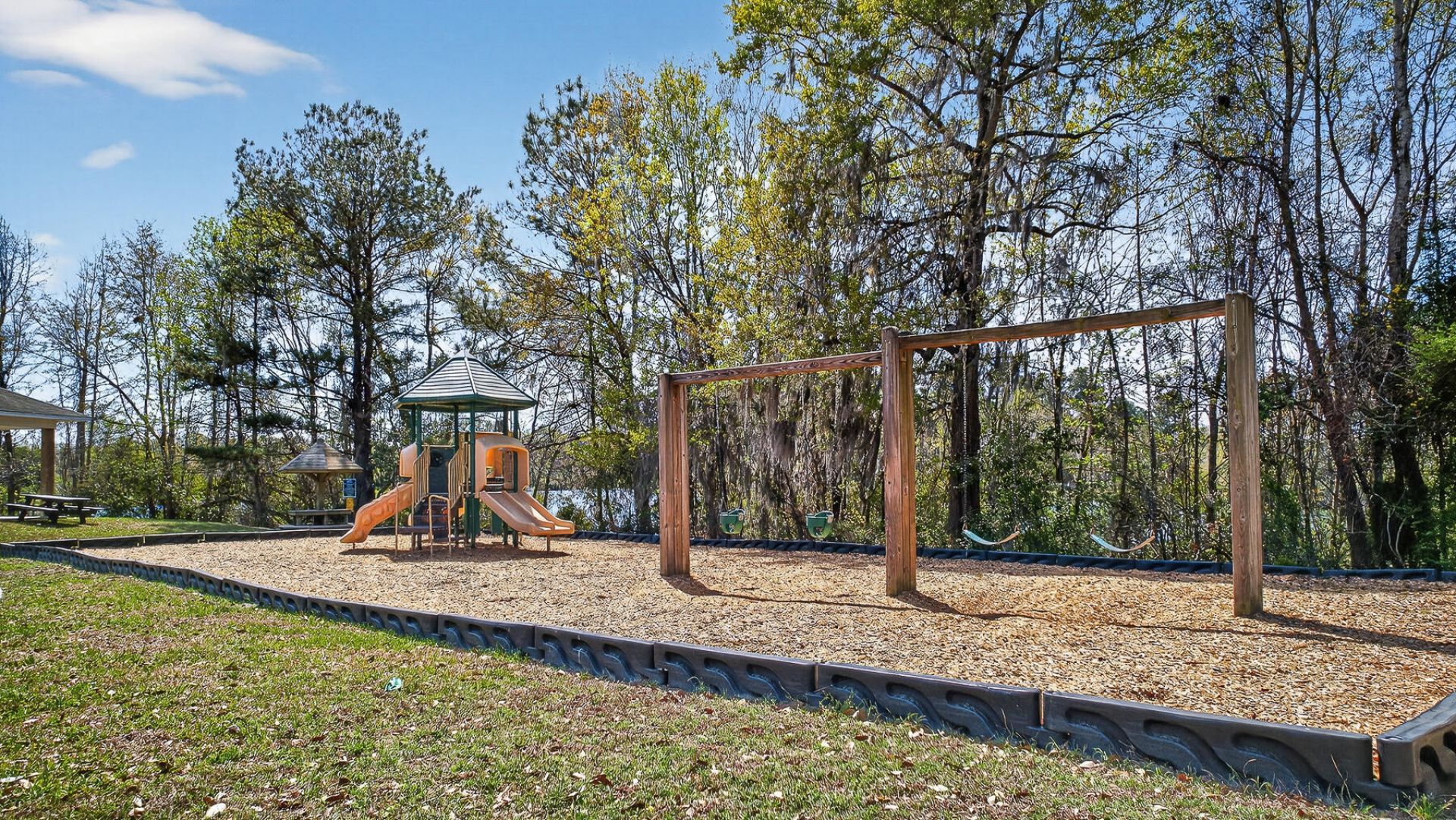 268 Emerald Isle Drive Photo 46