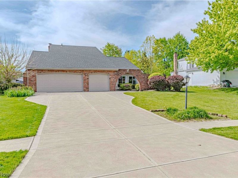 16461 S Red Rock Drive , Strongsville, OH 44136 Photo 2
