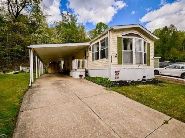 2737 Barn Drive SW, Canton, OH 44706