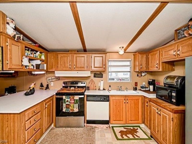 2737 Barn Drive SW, Canton, OH 44706 Photo 8