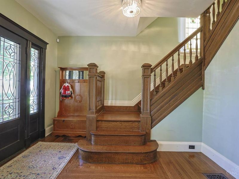 1704 E McMillan Street, Cincinnati, OH 45206 Photo 3