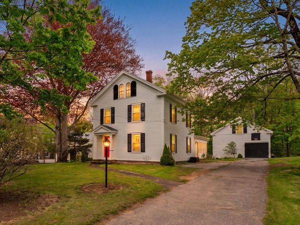 10 Maple, Sturbridge, MA 01566