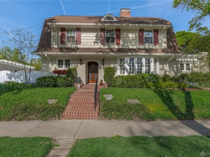 158 E Dixon Avenue Oakwood, OH 45419