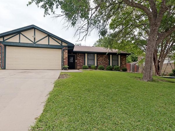 1318 Halifax Street , Grand Prairie, TX 75050