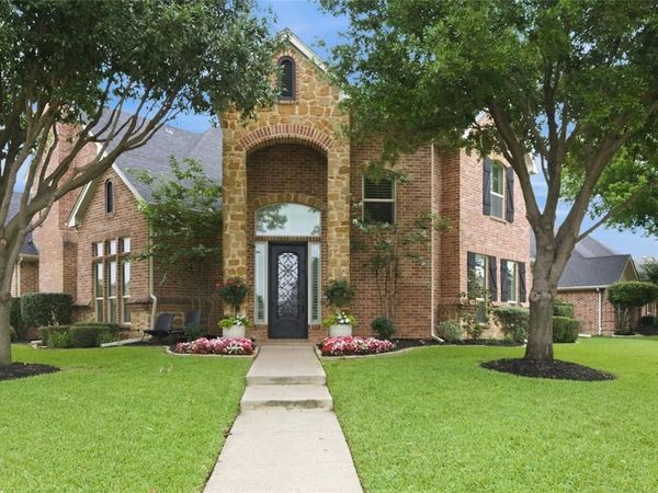 696 Bear Creek Drive, Hurst, TX 76054