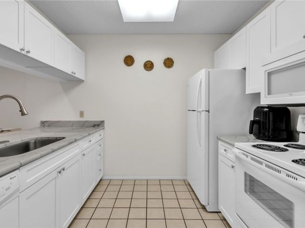 30 Plantation Drive, Unit 205, Vero Beach, FL 32966