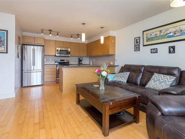 1315 Esquimalt Rd , Unit 216, Esquimalt, BC V9A 3P5