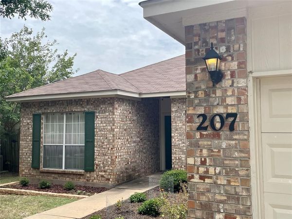 207 Kates WAY, Hutto, TX 78634