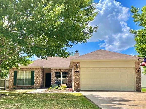 207 Kates WAY , Hutto, TX 78634