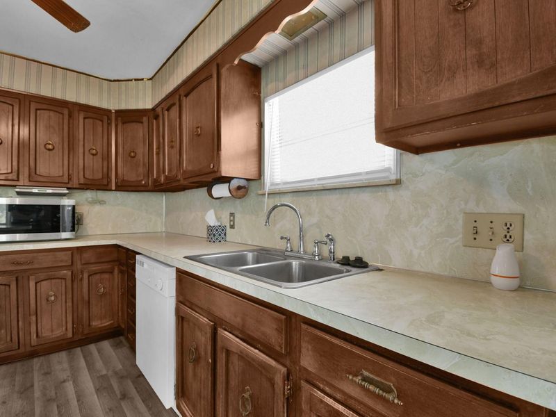 2365 Koebel Road , Columbus, OH 43207 Photo 7