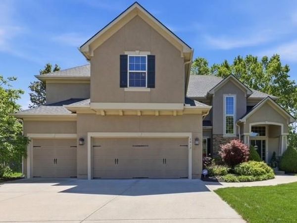 1413 NE Kenwood Circle, Lee's Summit, MO 64064