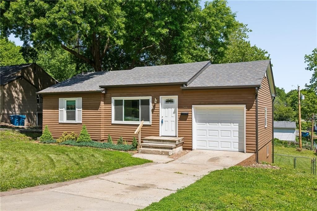 748 Hillside Avenue, Liberty, MO 64068 Main Photo