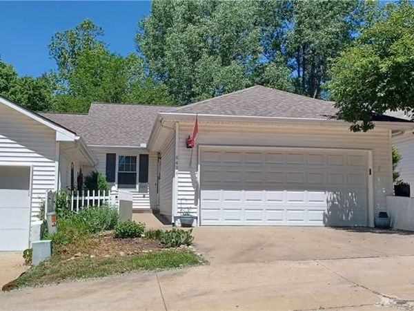 8424 N Park Court, Kansas City, MO 64155