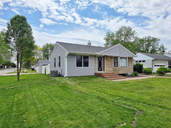800 Walnut Street, Waukee, IA 50263