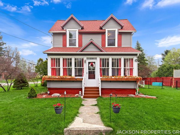 218 N Jackson Street, Spring Lake, MI 49456