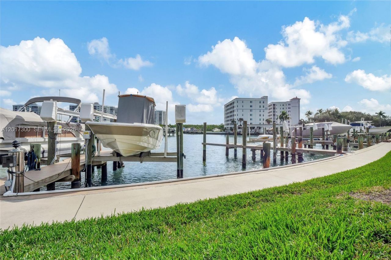 5 Bluebill , Unit 209, Naples, FL 34108 Photo