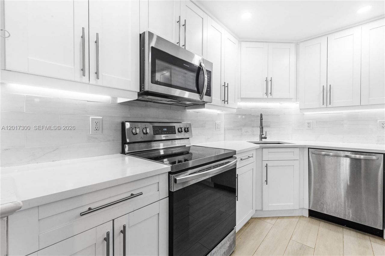 5 Bluebill , Unit 209, Naples, FL 34108 Photo