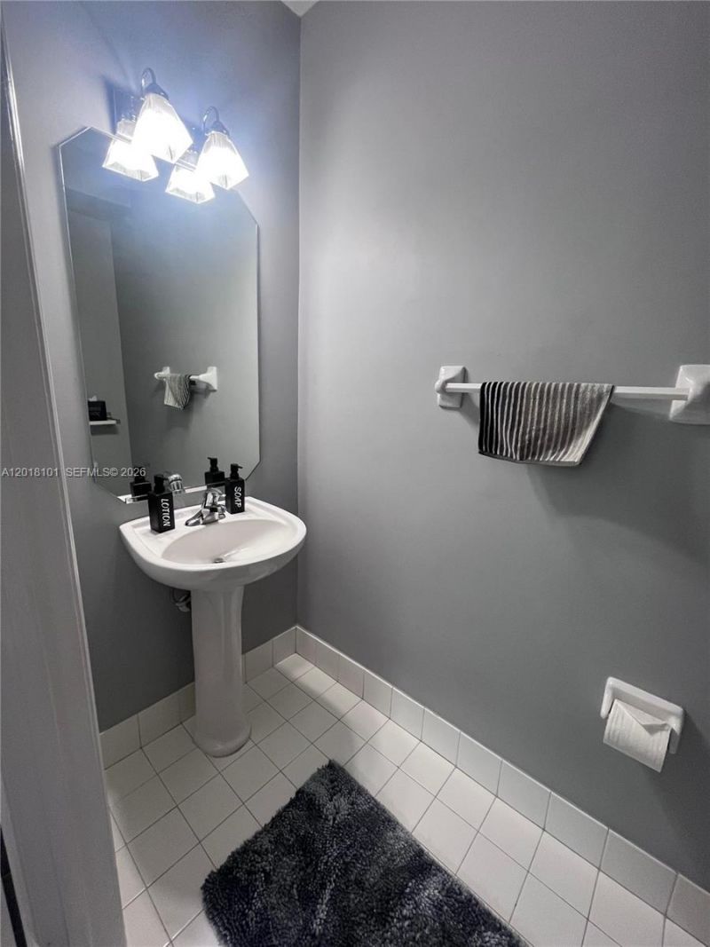 681 NW 42nd Ave, Unit -, Plantation, FL 33317 Photo