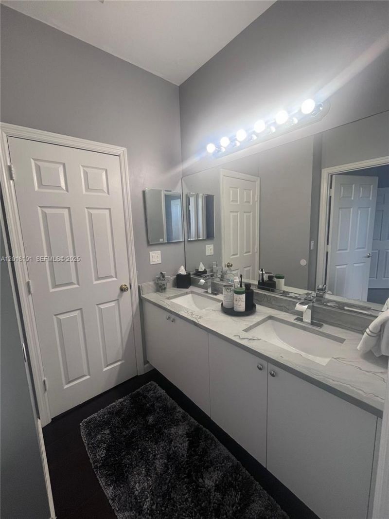 681 NW 42nd Ave, Unit -, Plantation, FL 33317 Photo
