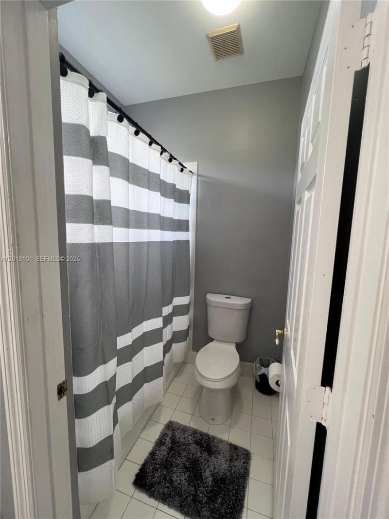 681 NW 42nd Ave, Unit -, Plantation, FL 33317 Photo