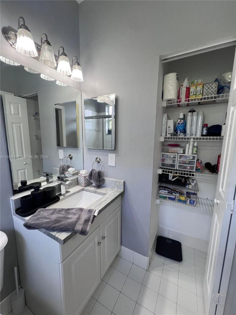 681 NW 42nd Ave, Unit -, Plantation, FL 33317 Photo