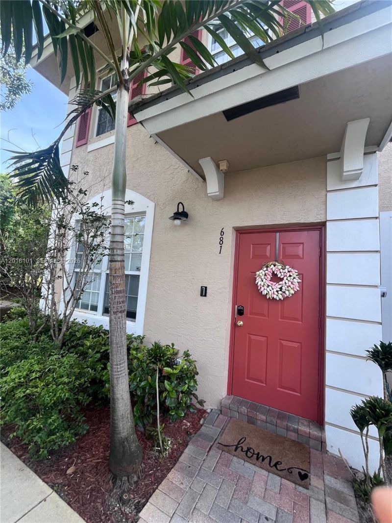 681 NW 42nd Ave, Unit -, Plantation, FL 33317 Photo