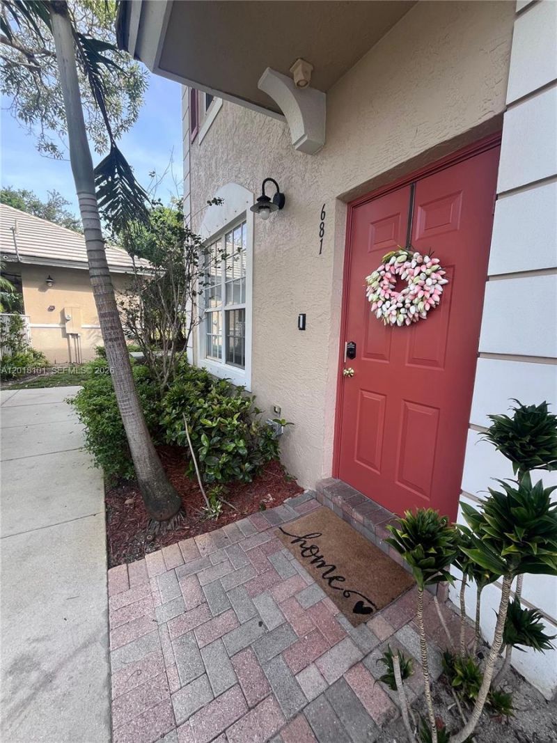 681 NW 42nd Ave, Unit -, Plantation, FL 33317 Photo