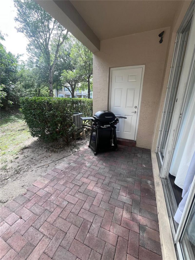 681 NW 42nd Ave, Unit -, Plantation, FL 33317 Photo