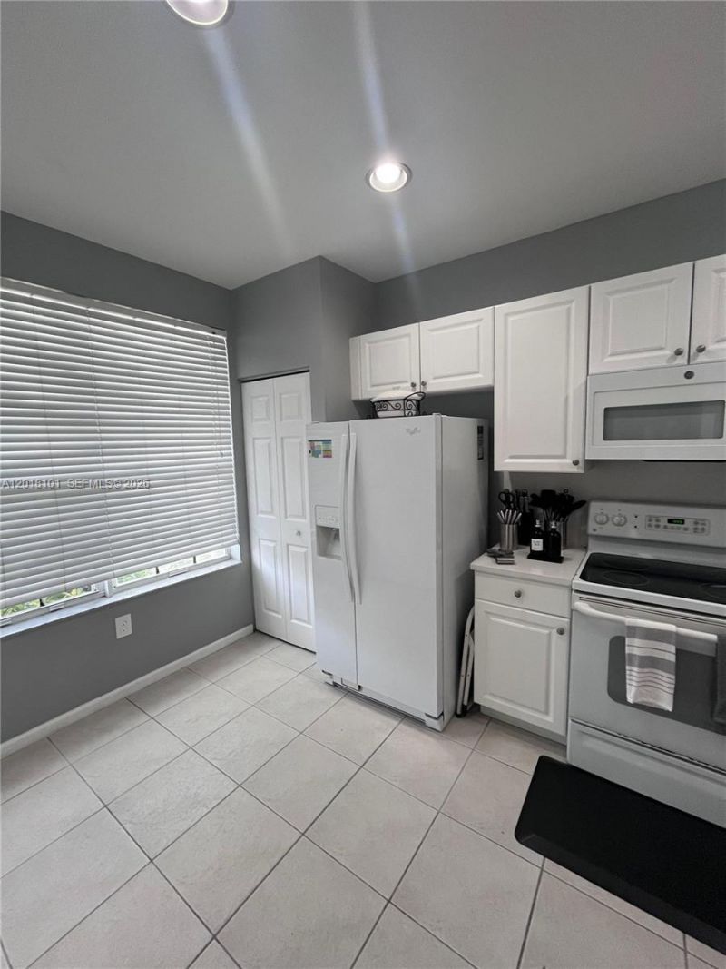 681 NW 42nd Ave, Unit -, Plantation, FL 33317 Photo