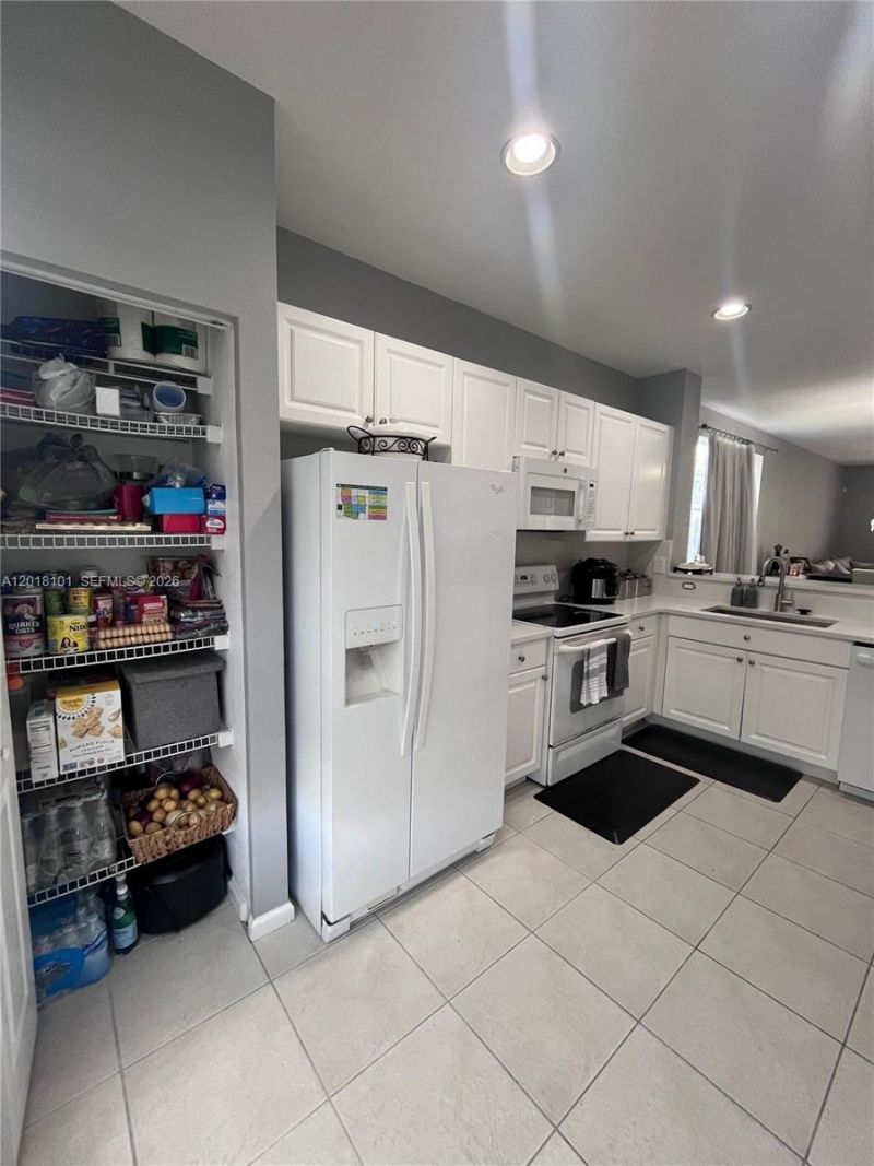 681 NW 42nd Ave, Unit -, Plantation, FL 33317 Photo