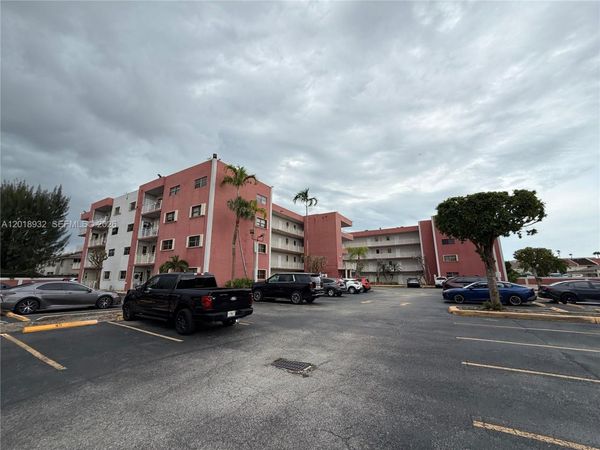 8425 NW 8th St , Unit 409, Miami, FL 33126