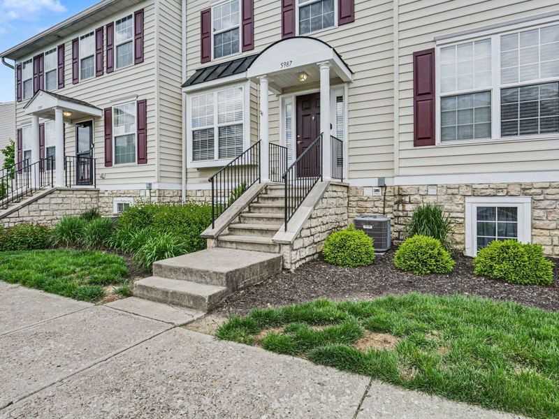 5987 Ferdinand Drive, New Albany, OH 43054 Photo 2
