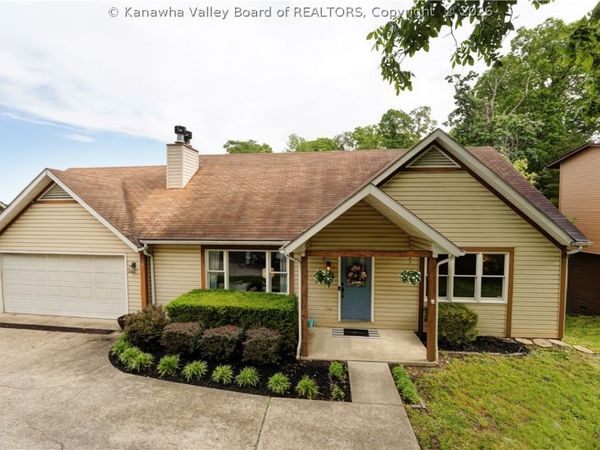 6 Hillcrest Drive E, Charleston, WV 25311