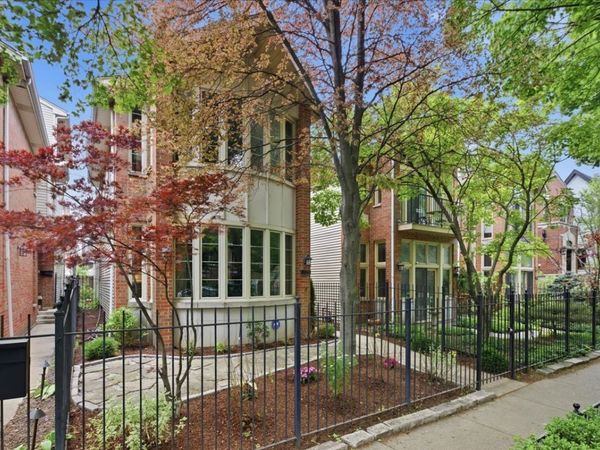 1209 W ROSCOE Street, Chicago, IL 60657