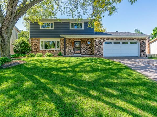 1705 Prairie Vista Circle , Bettendorf, IA 52722