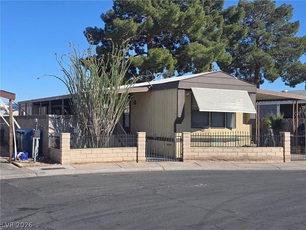 3304 Death Valley Drive , Las Vegas, NV 89122