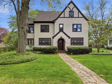 225 Oakdale Drive, Rochester, NY 14618