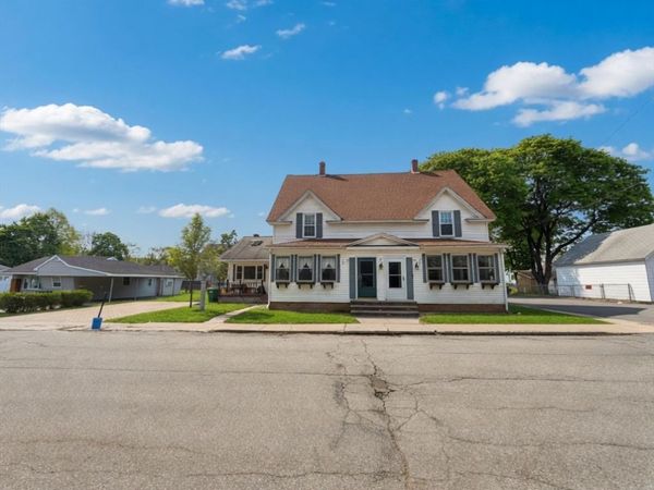 11 Boston St, Uxbridge, MA 01569