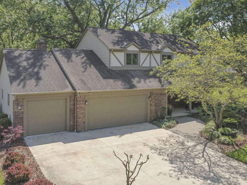 2411 Sovron Court, Dublin, OH 43016 Photo 2