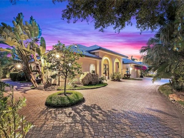 2039 Imperial CIR, NAPLES, FL 34110