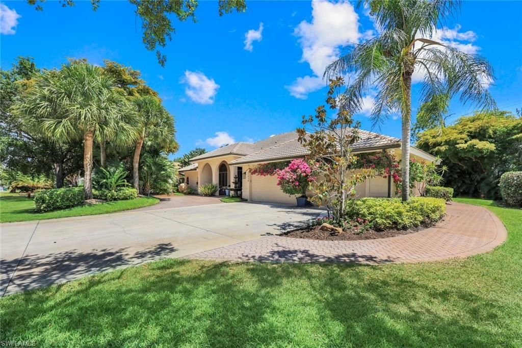2039 Imperial Cir, Naples, FL 34110 Photo