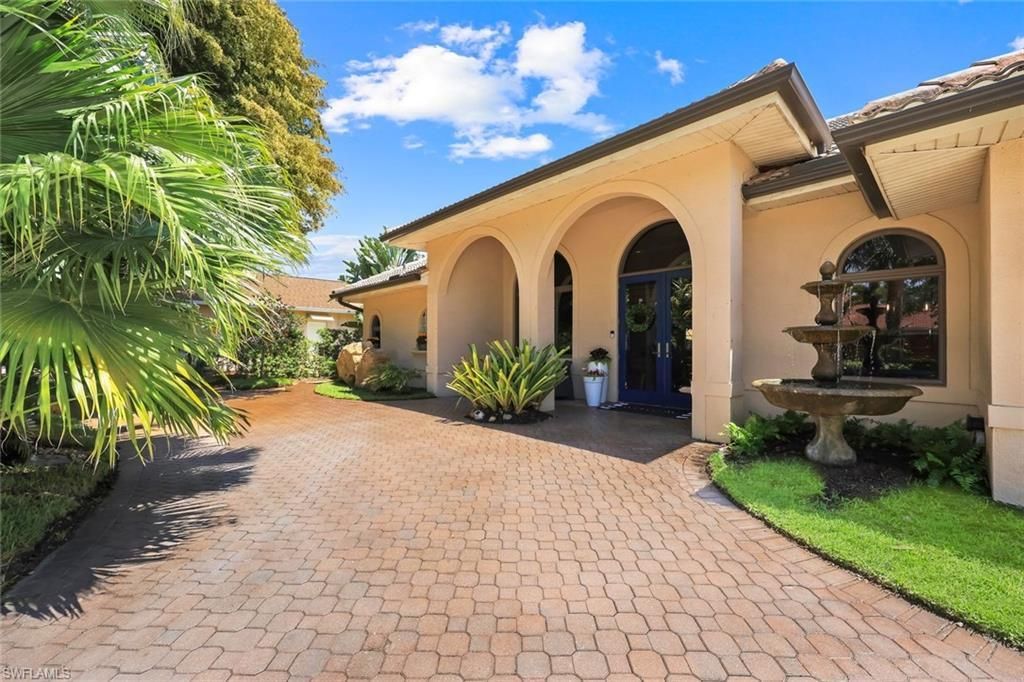 2039 Imperial Cir, Naples, FL 34110 Photo
