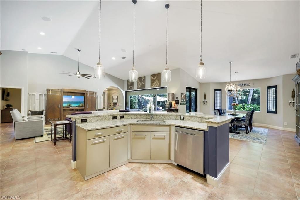 2039 Imperial Cir, Naples, FL 34110 Photo