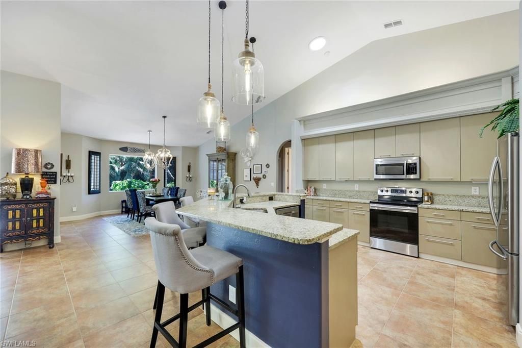 2039 Imperial Cir, Naples, FL 34110 Photo