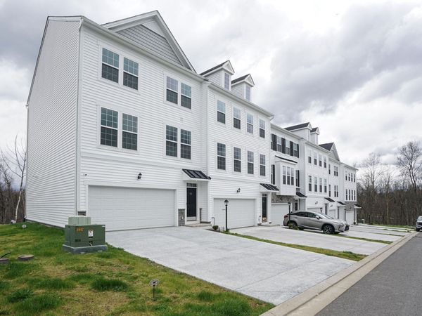 75 Dover Court, Bridgeport, WV 26330